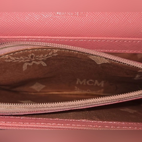 MCM Leather Monogram Wallet Pink I need the baby pink ☹️🙈 - Picture 7 of 12